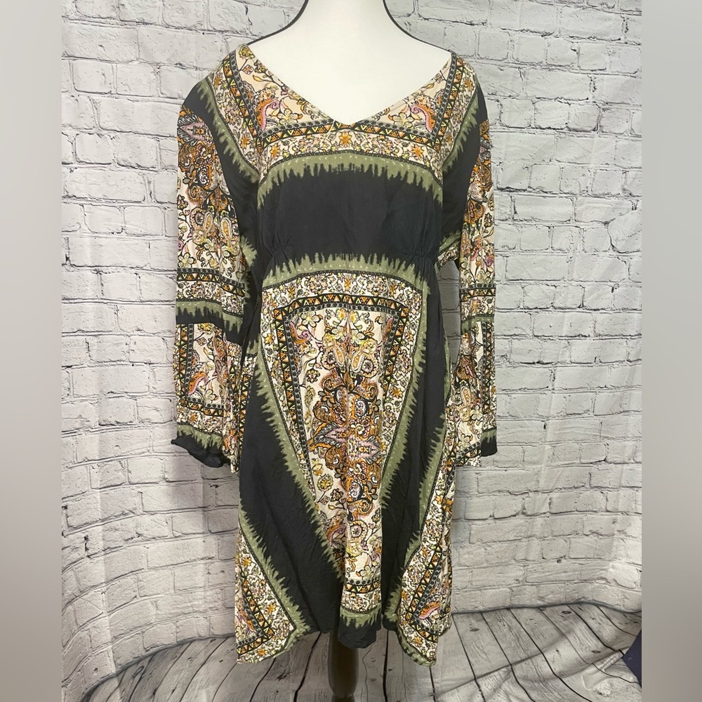 Take Two Clothing Co V Neck Blouse Size 1x Black BOHO Print Stretch Waist